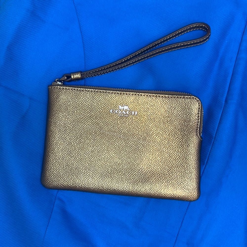 NWT Coach crossgrain leather corner zip wristlet